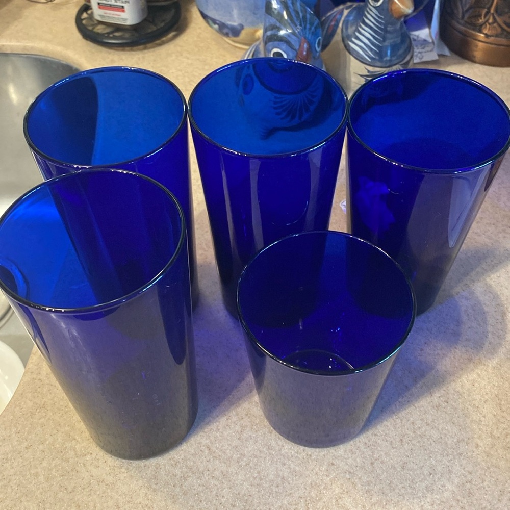 Assorted vintage cobalt blue glasses excellent condition. 4 tall vintage Libbey